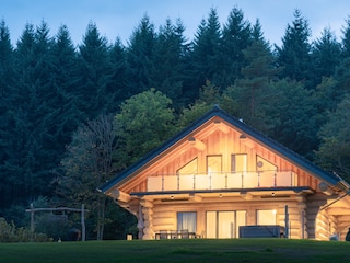 Chalet Steinbach See Village in der Dämmerung