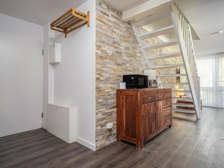 Garderobe und Treppe ins Obergeschoss
