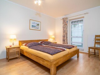 Schlafzimmer mit Doppelbett