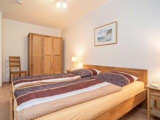 Schlafzimmer mit Doppelbett