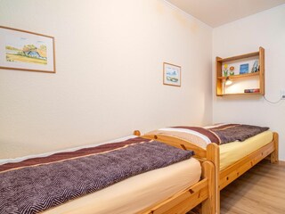 Schlafzimmer mit zwei Einzelbetten