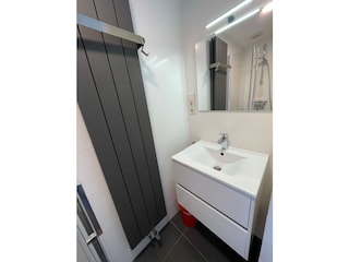 Kleine Badezimmer beim Schlafzimmer