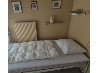 Schlafzimmer mit 2 1 Personsbetten