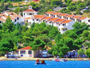 Ferienpark Apartamento en Murter cerca de la bahía