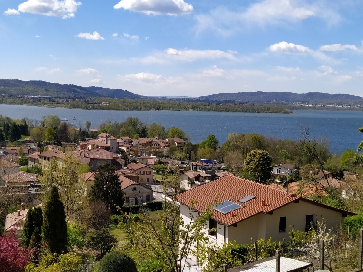 Lago di Varese visto dalla casa del canottiere