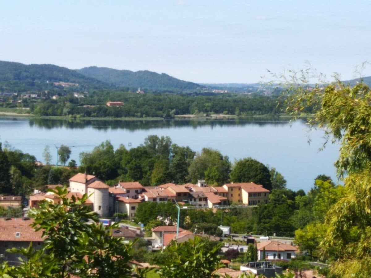 Calcinate del Pesce visto dalla casa del canottiere