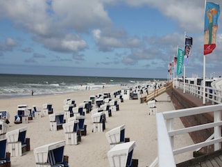 Sylter Strandleben-mit dem Zug von Klanxbüll erreichbar