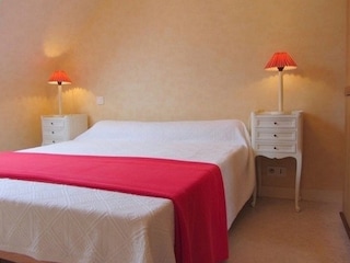 Schlafzimmer mit Dopelbett in Erdgeschoss