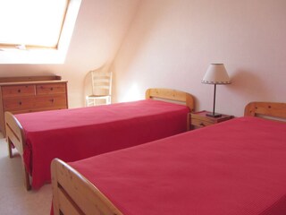 Bedroom in the first etage with 2 single beds
