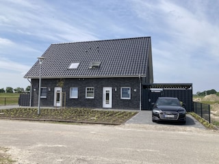 Haus mit Radunterstand