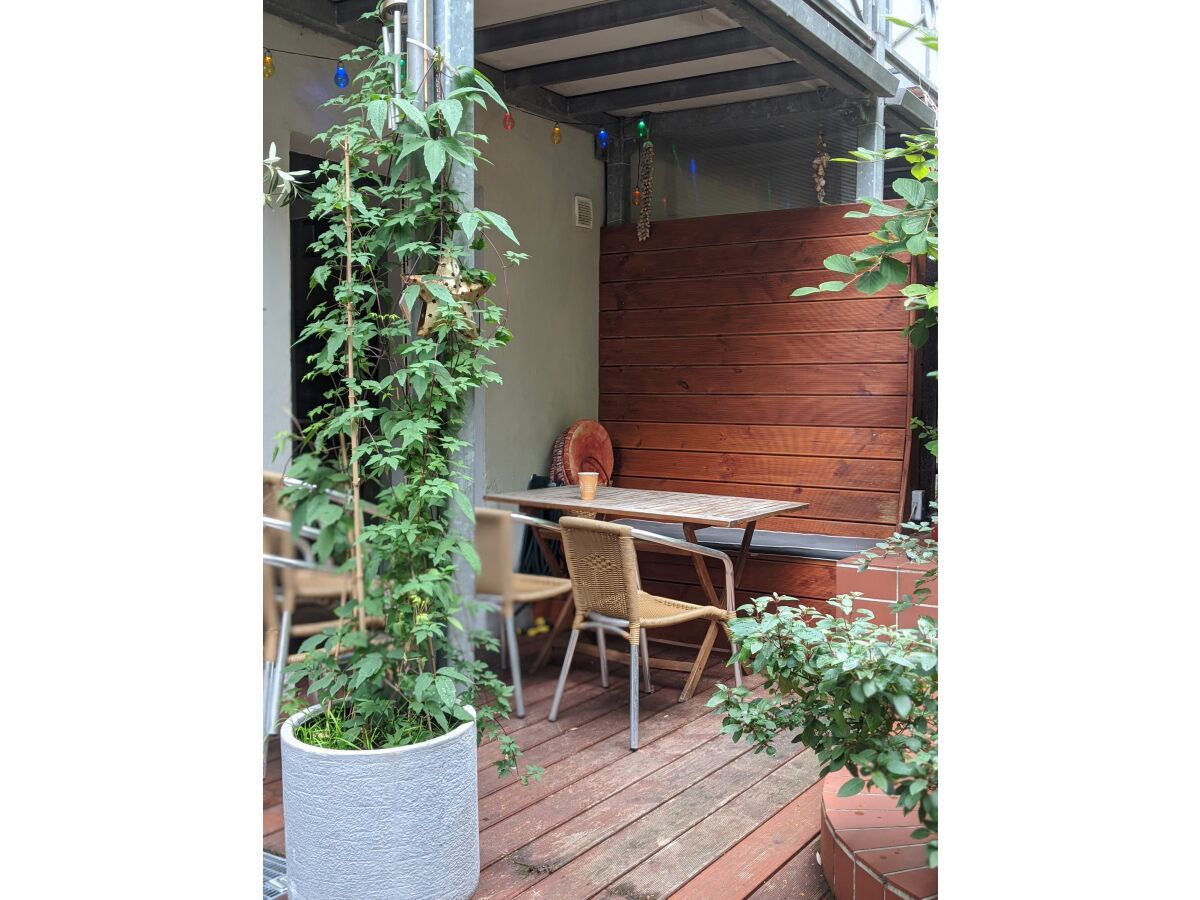 Terrace with seating protected from rain