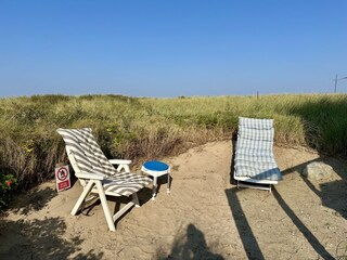 Herrliche Sitzmöglichkeit in die Dünen