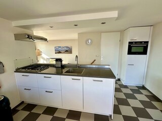 Küche mit Spülmaschine