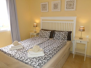 Schlafzimmer 1 mit Doppelbett