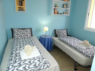 Schlafzimmer 3 mit zwei Einzelbetten