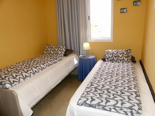 Schlafzimmer 2 mit zwei Einzelbetten