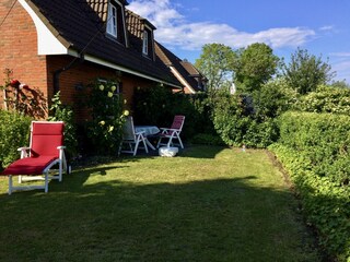 Terrasse vor dem Wohnzimmer, Süd-Ostlage