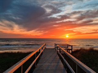 Sonnenuntergang am Steg in Rantum