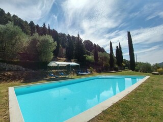 Großer Swimmingpool
