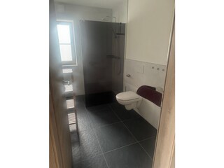 Kleines Badezimmer mit Dusche