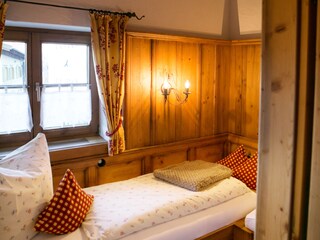 2. Schlafzimmer mit zwei Einzelbetten