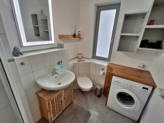 Tageslicht-Bad mit DU/WC