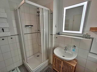 Tageslicht-Bad mit DU/WC