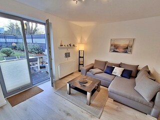 Wohn- und Essbereich mit Zugang zur Terrasse