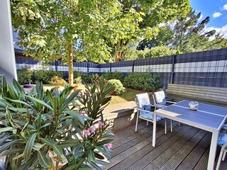 Sonnenterrasse und abgeschlossenes Grundstück