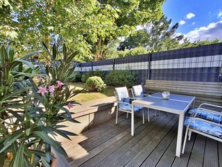 Sonnenterrasse und abgeschlossenes Grundstück