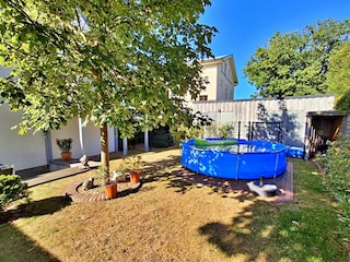 Sonnenterrasse und abgeschlossenes Grundstück