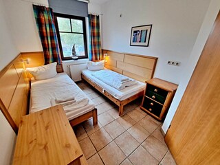zweites Schlafzimmer mit 2 Einzelbetten