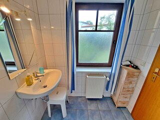 Tageslicht-Bad mit DU/WC