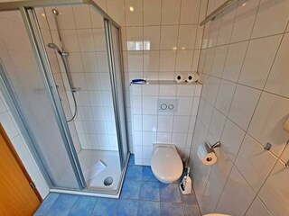 Tageslicht-Bad mit DU/WC