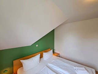 Schlafzimmer mit Doppelbett