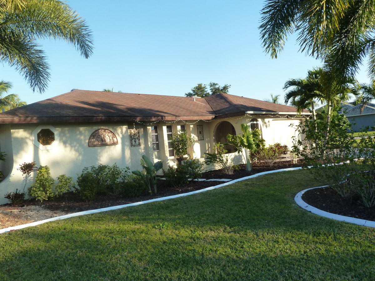 Holiday House Daisy Cape Coral Company Reisberg S R O Mr