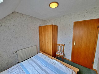 Schlafzimmer im 1. OG, Kleiderschrank