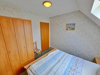 Schlafzimmer im 1. OG, Kleiderschrank