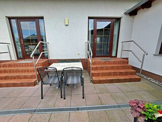 möblierte Terrasse