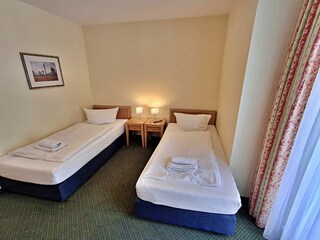 zweites Schlafzimmer mit 2 Einzelbetten