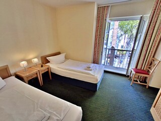 zweites Schlafzimmer mit 2 Einzelbetten