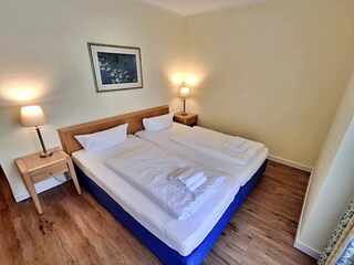 1. Schlafzimmer mit Doppelbett