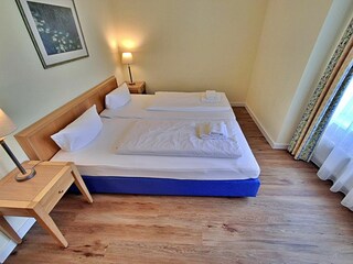 1. Schlafzimmer mit Doppelbett
