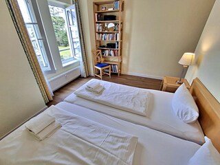 1. Schlafzimmer mit Doppelbett
