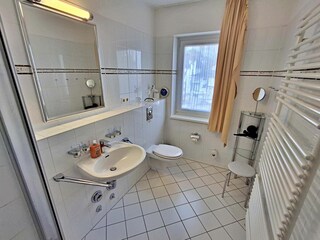 Tageslicht-Bad mit DU/WC