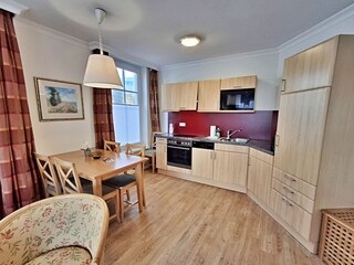 Küchenzeile und Essbereich