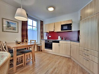 Küchenzeile und Essbereich