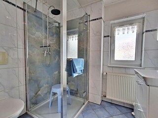 Tageslicht-Bad mit DU/WC