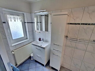 Tageslicht-Bad mit DU/WC