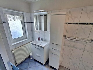 Tageslicht-Bad mit DU/WC